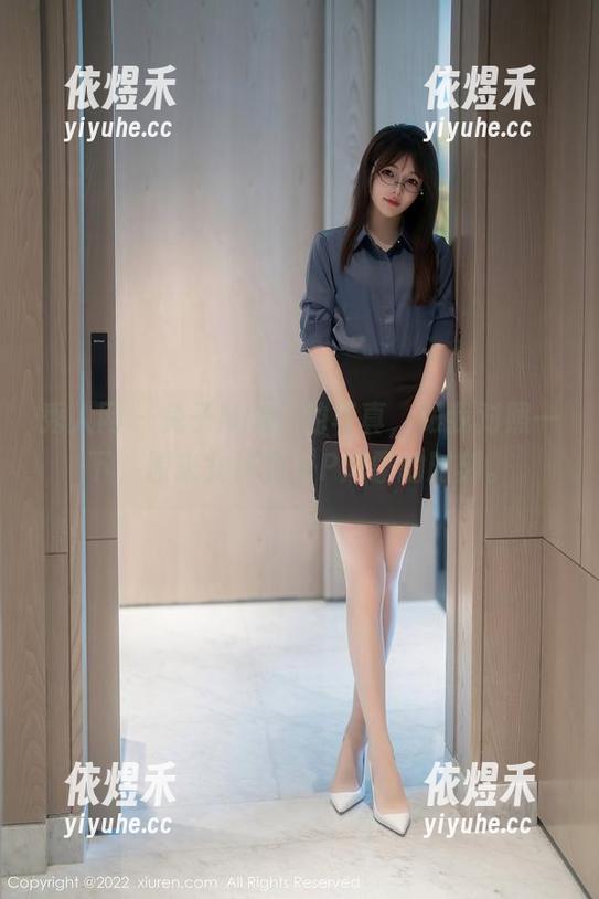 秀人网 - 兔子NINA的写真，跟我对照一下，原来女神也有P尾蒙的时刻。