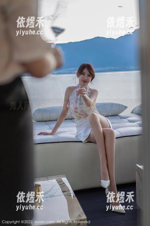 秀人网-利世 秀人网 - 利世给你奶牛图包:可别让女友看到哦,不然又要闹了!