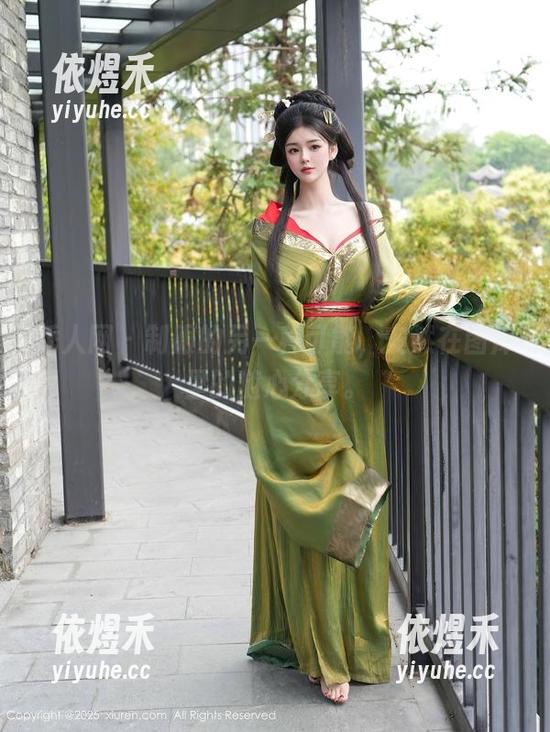 秀人网 - 制服的另一种可能，安然在图库里的随心分享。