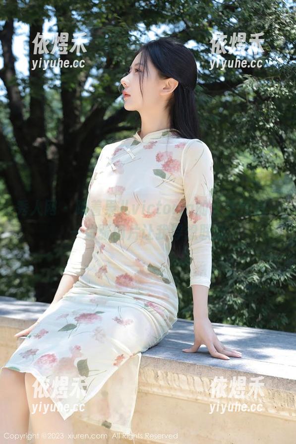 秀人网 - 跟着果儿victoria的女王气息，一张张图片让我浮想联翩