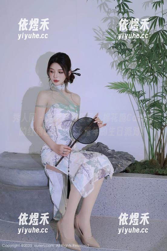 秀人网 - 定制里找乐子，棉花糖Candy的红裙让我想起了童年的生日派对！