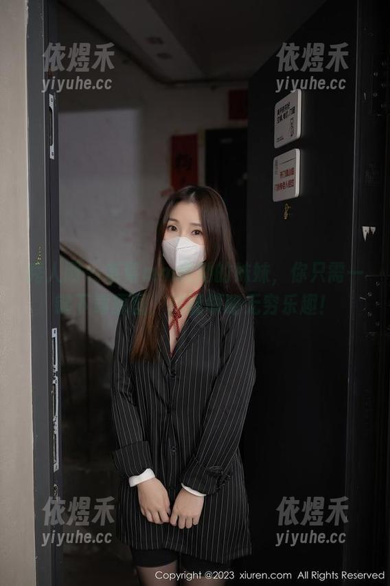 秀人网 - 草莓mm和她的妹妹，你只需一键下载原图，就能领略无穷乐趣！