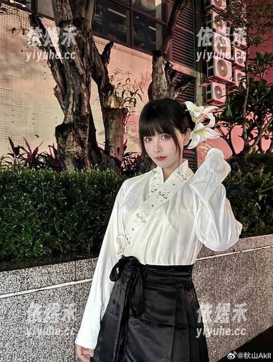 哇，秋山AkI的这一系列美图，mirror彩云折磨了我多少个日夜，就是这么精选啊！