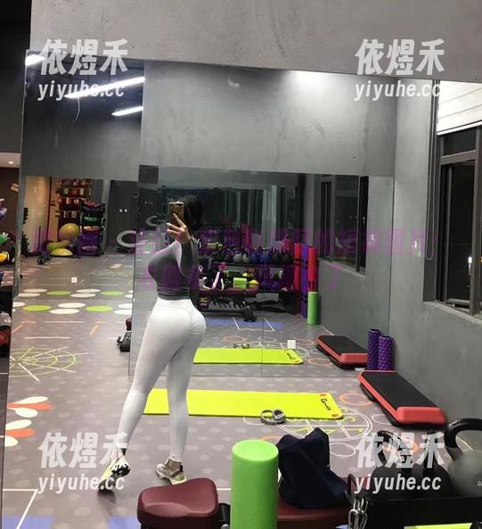 微密圈 - 注目！紫色哒豚豚的短裤图片：衣服多了，风趣少了