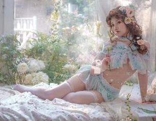透明女仆上线，芊川一笑MNK带你看奇妙的美图。