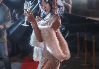 芊川一笑MNK与毛衣的亲密私拍，美图里有小秘密