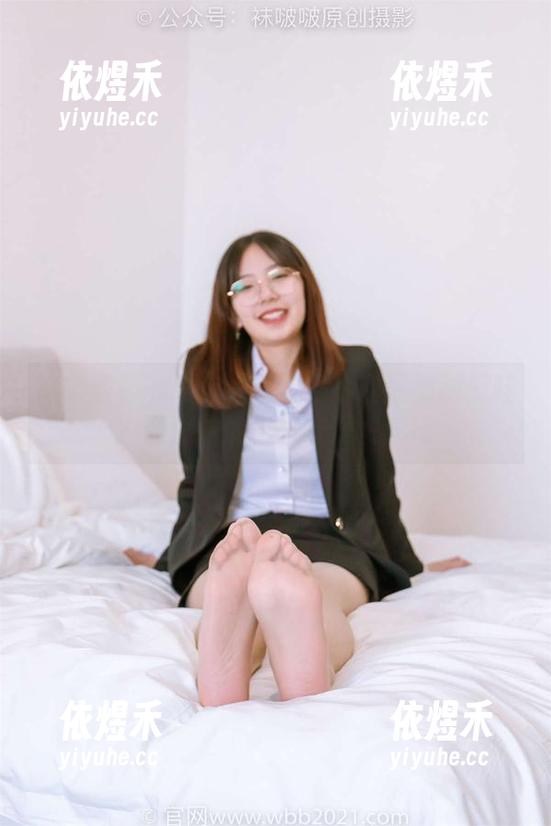 袜啵啵 - 有没有人注意到小甜豆那对板鞋？套图中的小细节慢慢浮现