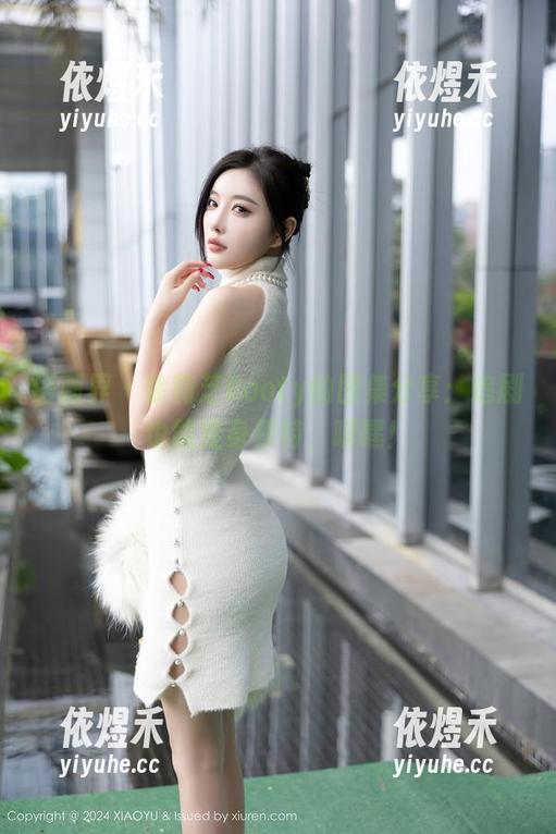 语画界 - 徐莉芝Booty的图集分享：追剧也能变身模特，嘿嘿！