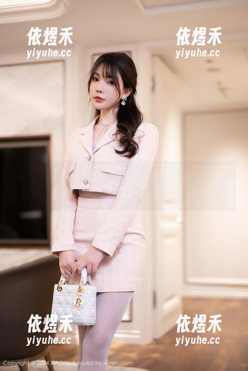 语画界 - 王馨瑶yanni的新作品，图片提示说她是学妹，我却想问她还念书吗？