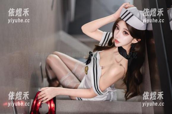 在私拍里，过期米线线喵和小豹子的顽皮记忆