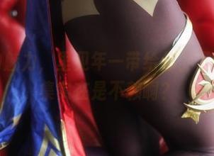 礼服的魅力，里见年一带给你，下载写真集实在是不赖啊？
