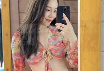 微密圈 - 职业装挑战：铁锤姐姐能不能在开会时顺便锤个钉子？