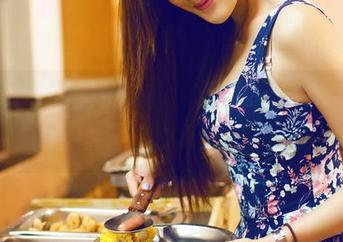 青豆客 - 战姝羽Zina的甜心作品，一边分享一边想，难道她吃了蜜蜂的糖？