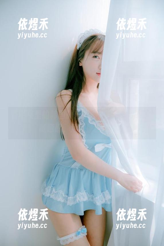 看图集里的韩国孙乐乐，短裤轻松outfit随意感，活脱脱的日常。