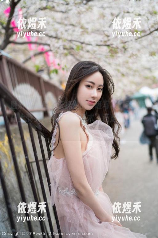 魅妍社-李梓熙 魅妍社 - 看了李梓熙的圣诞写真,我决定跟上节奏,究竟是“艺术”还是“心意”呢?