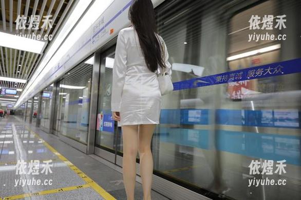 魔镜街拍 - 婷婷的粉裙一日不见，如同销售业绩下滑——美图来作证！