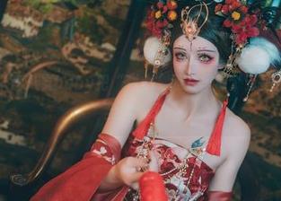 不讲道理，鹿八岁baby把“甜心”照片里那个无圣光的短裙完全圈粉了。